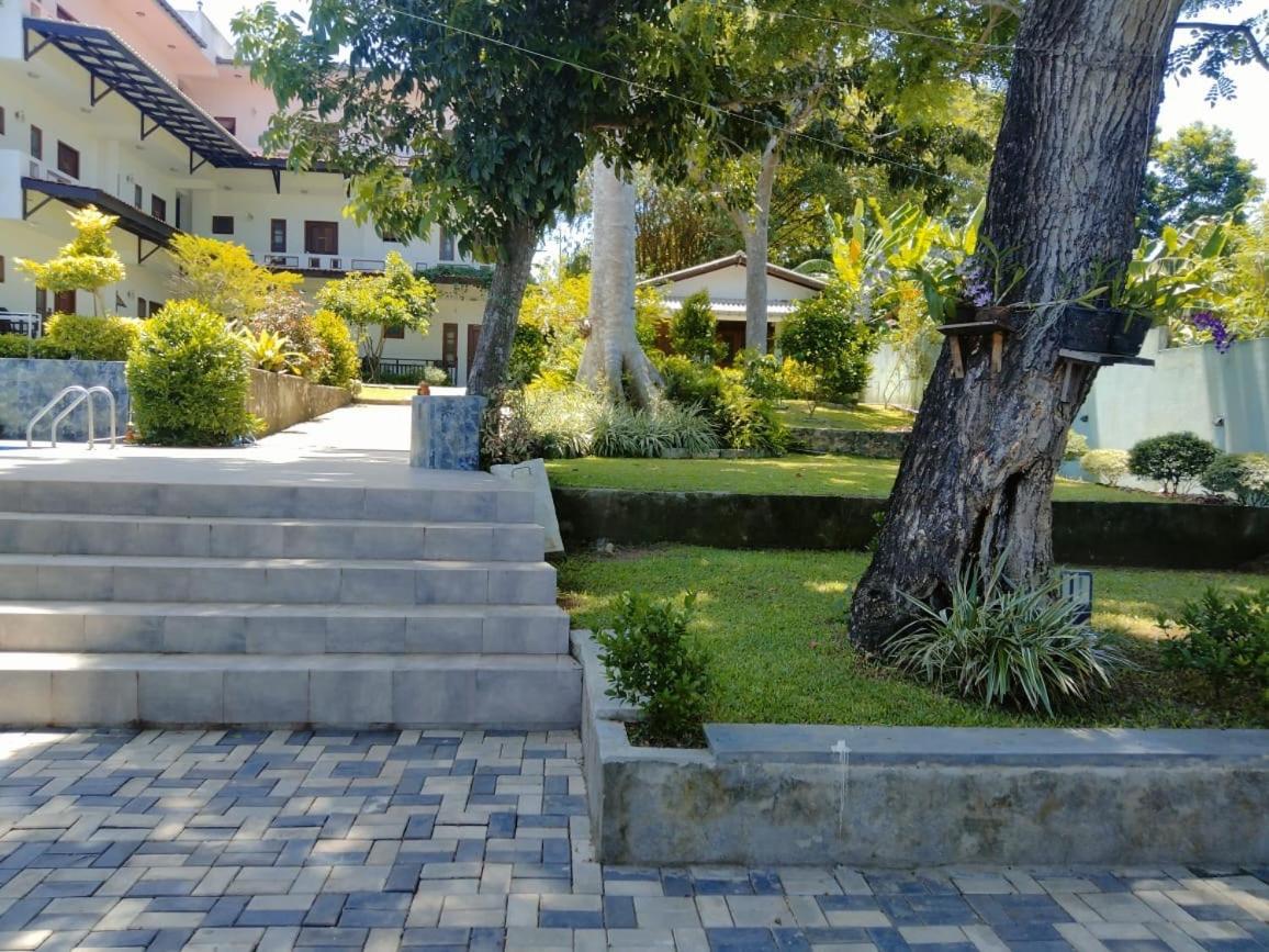 Ilamparuma Hotel Weligama Eksteriør bilde